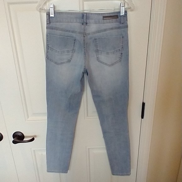 Women's Dollhouse - Charley Jeans - like new - Size 3 Waist 26 - Picture 9 of 14